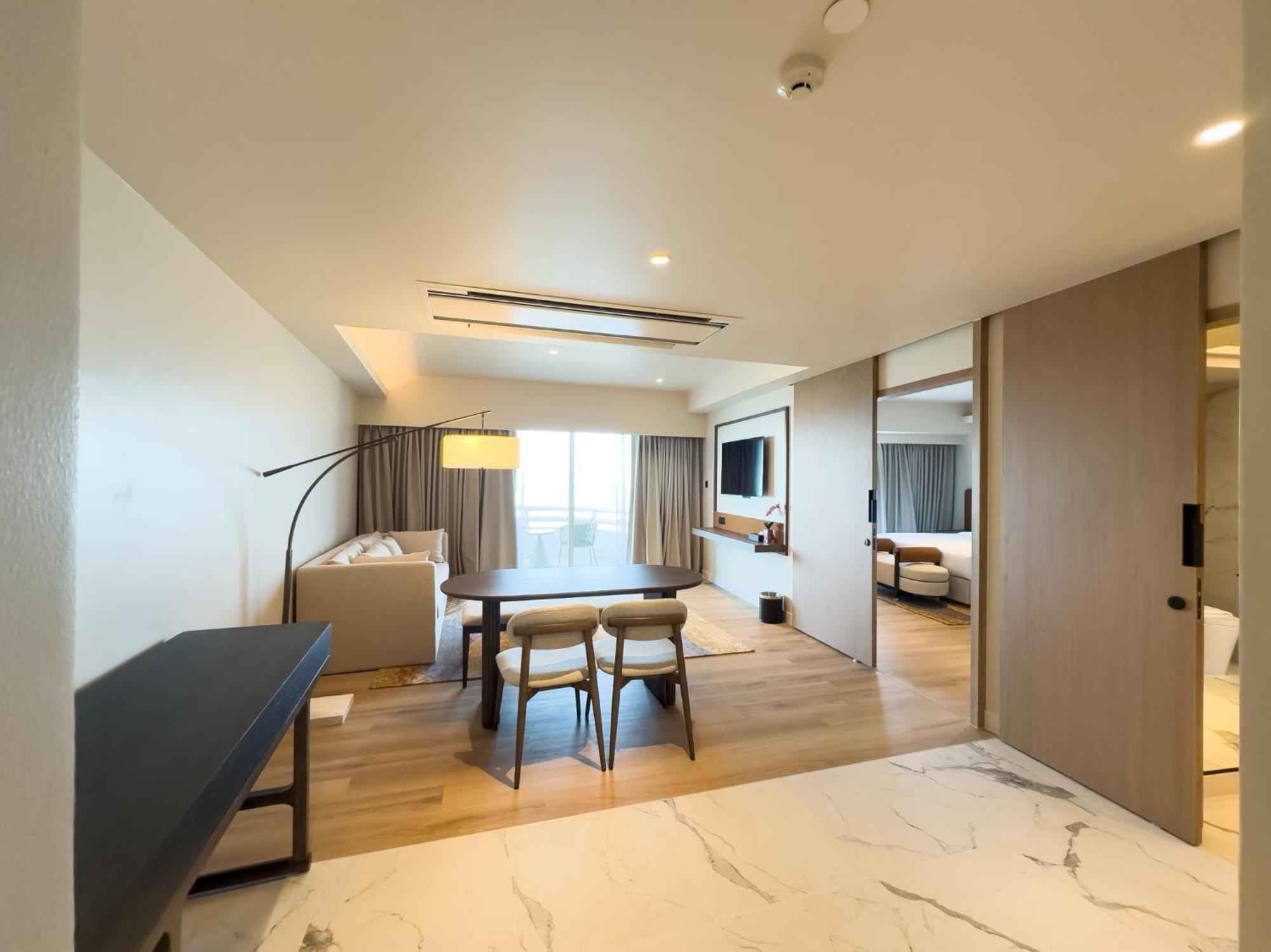 D Varee Jomtien Beach, Pattaya Bagian luar foto A suite at the hotel