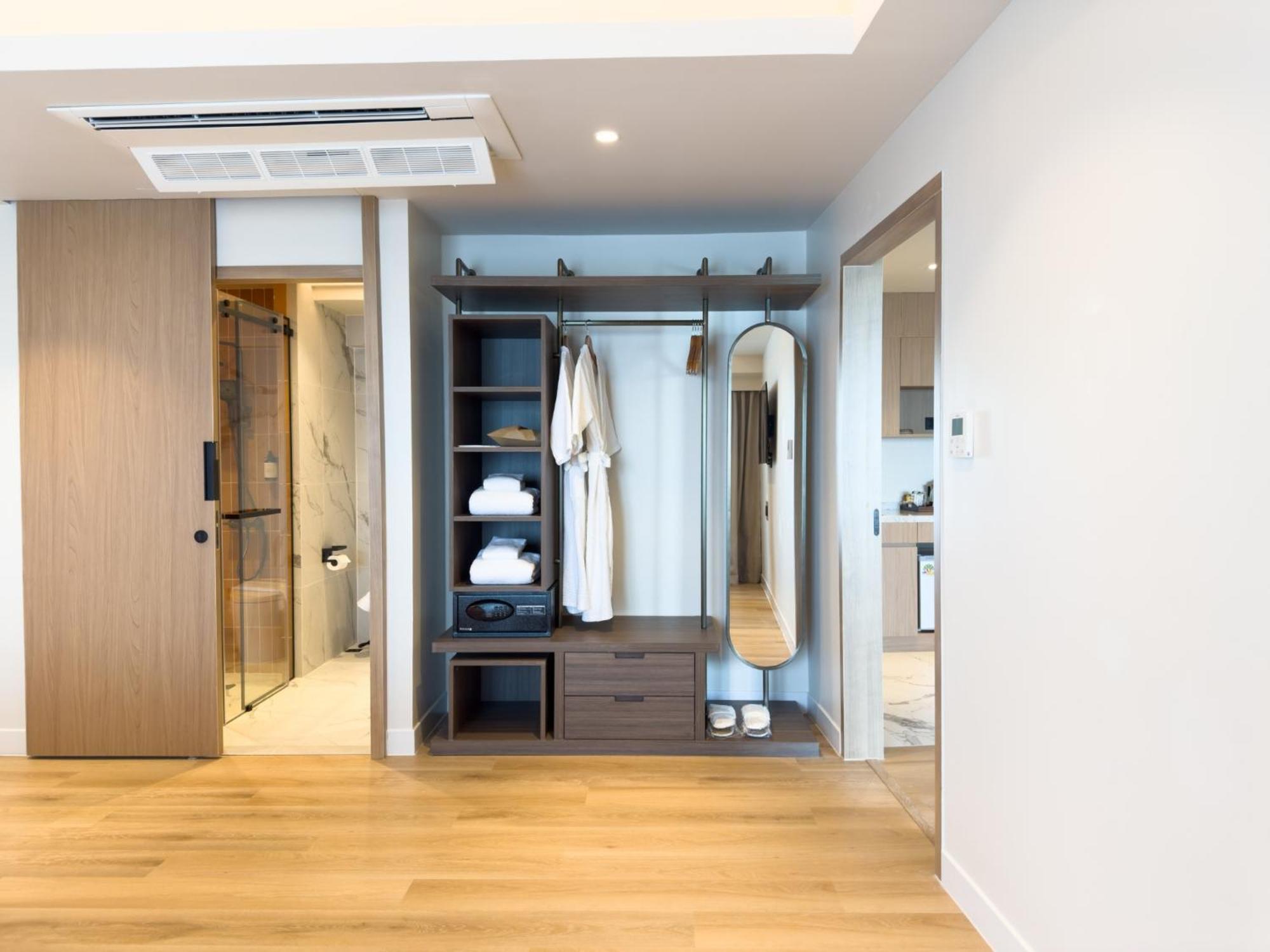 D Varee Jomtien Beach, Pattaya Bagian luar foto A walk-in closet